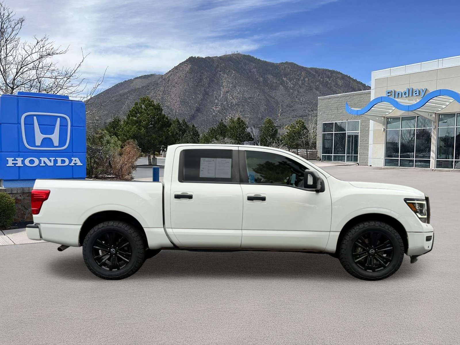 Used 2023 Nissan Titan SV w/ SV Convenience Package AWD/4WD image 6