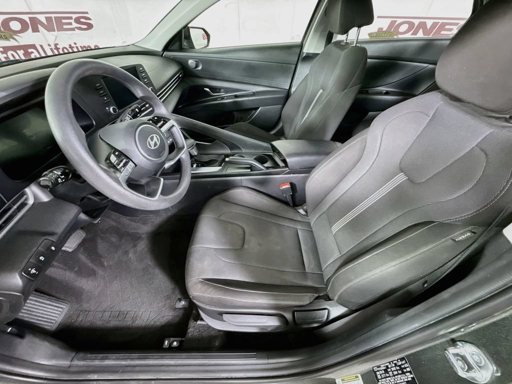 Certified 2024 Hyundai Elantra SE FWD image 24