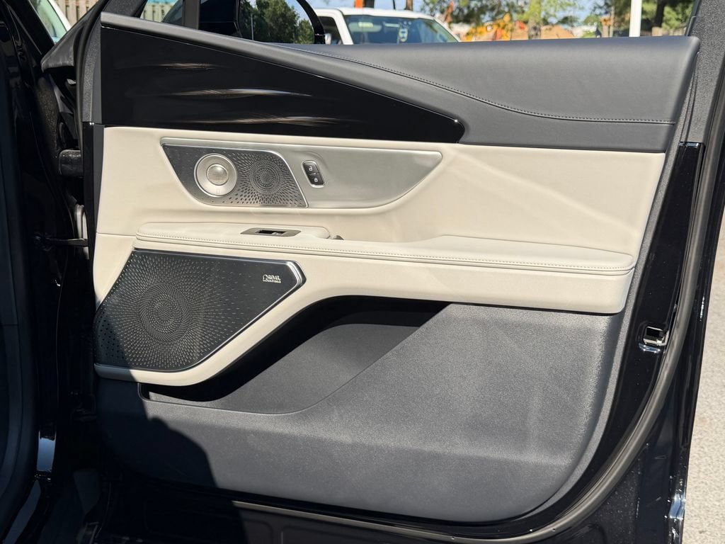 New 2026 Lincoln Nautilus Reserve AWD/4WD image 6