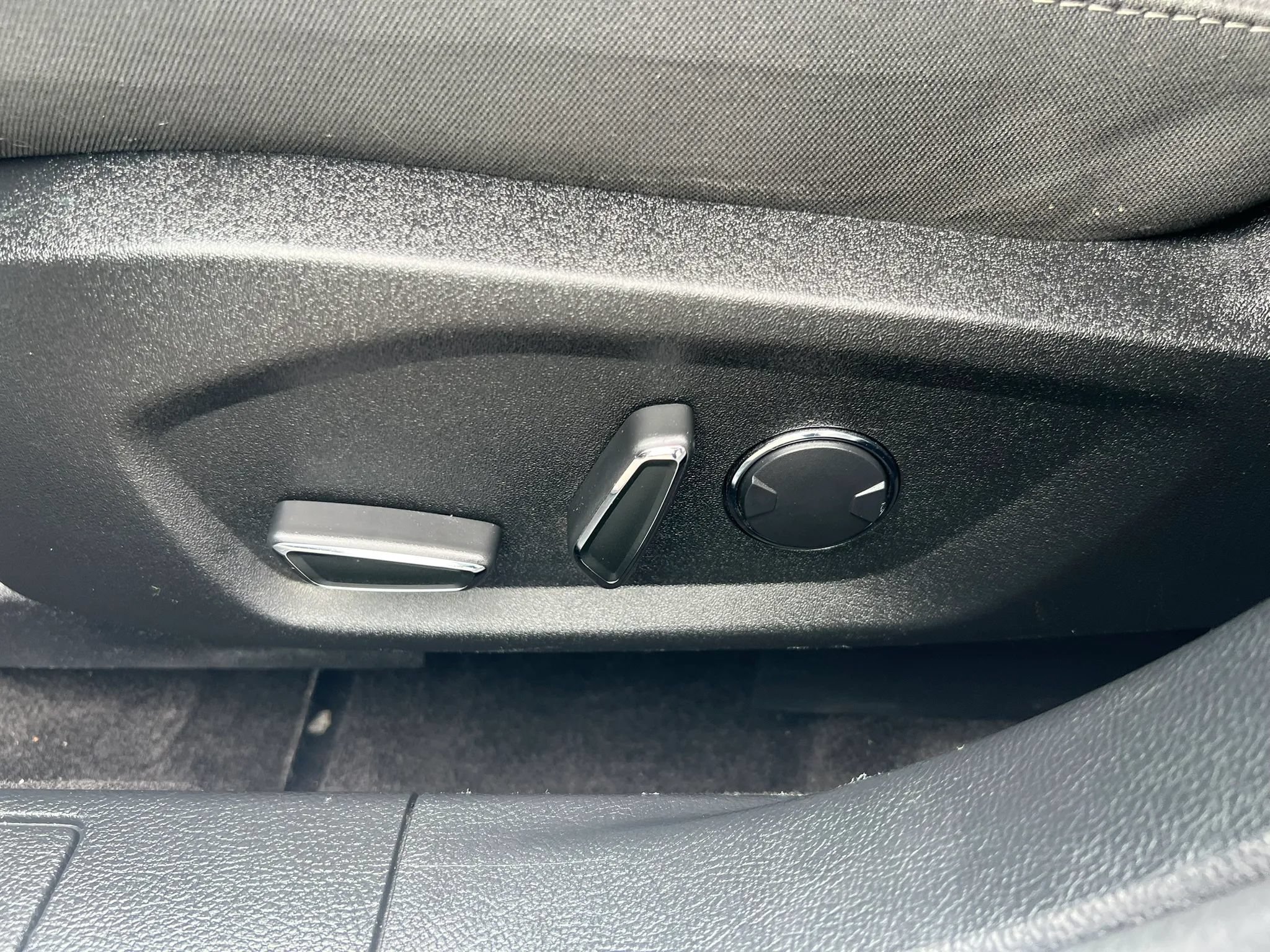 Used 2018 Ford Fusion SE FWD image 16
