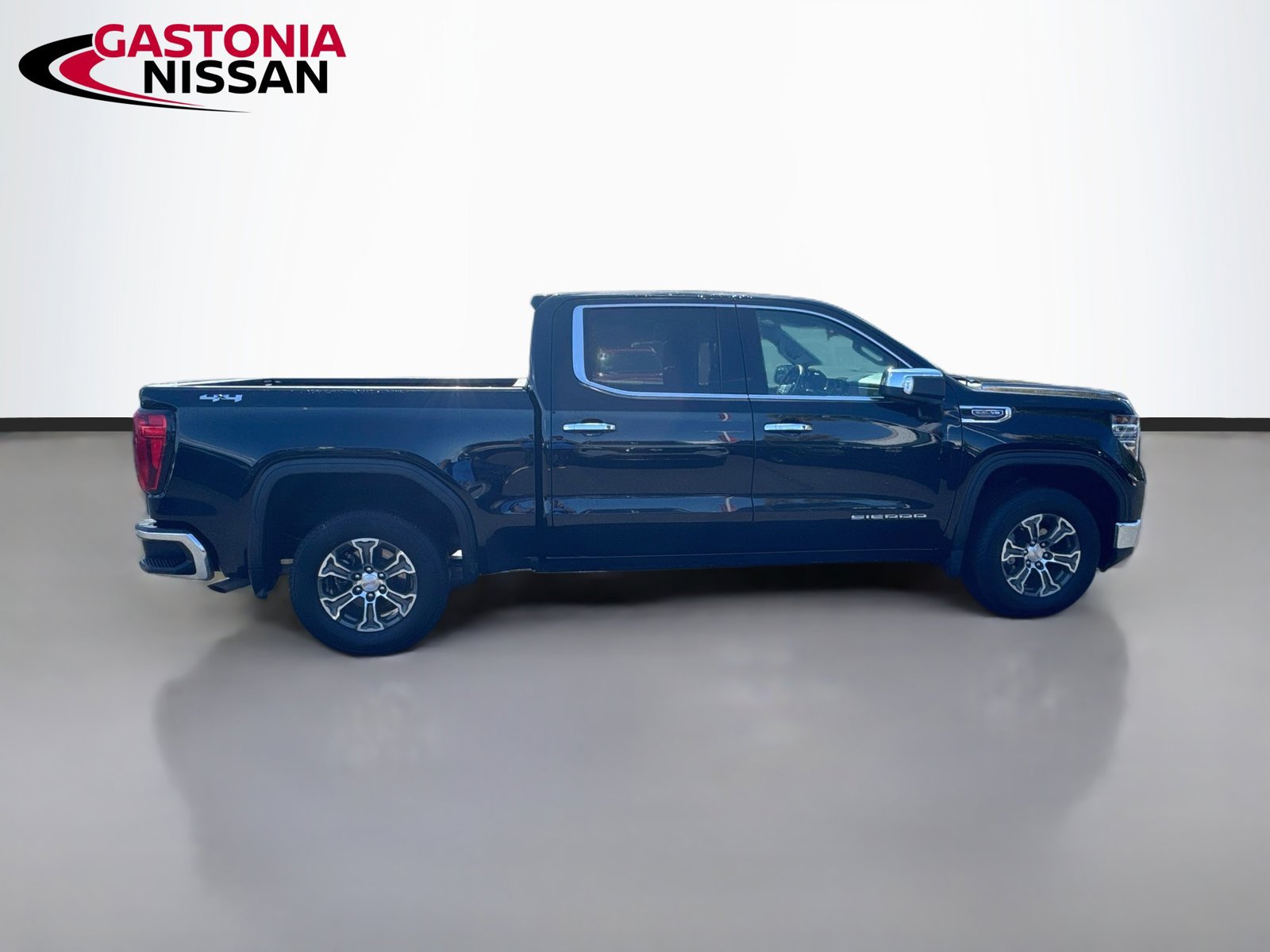 Used 2025 GMC Sierra 1500 SLT AWD/4WD image 10