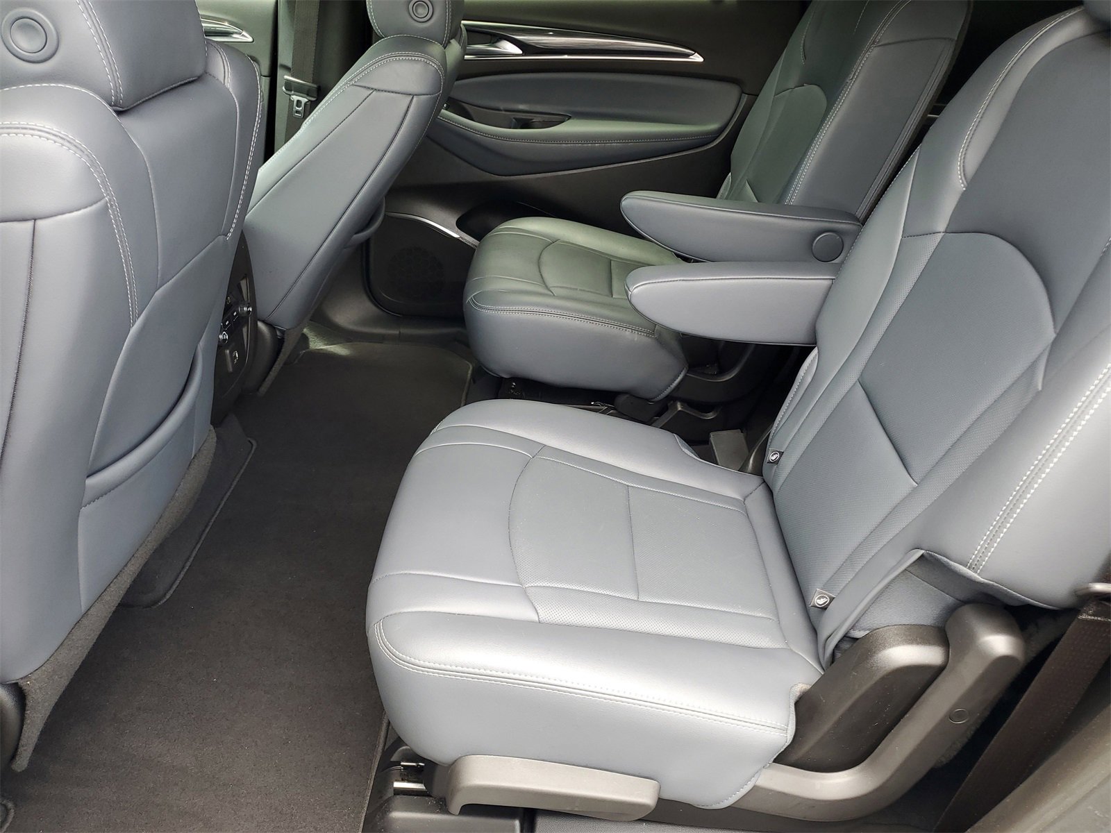 Used 2022 Buick Enclave Essence image 21