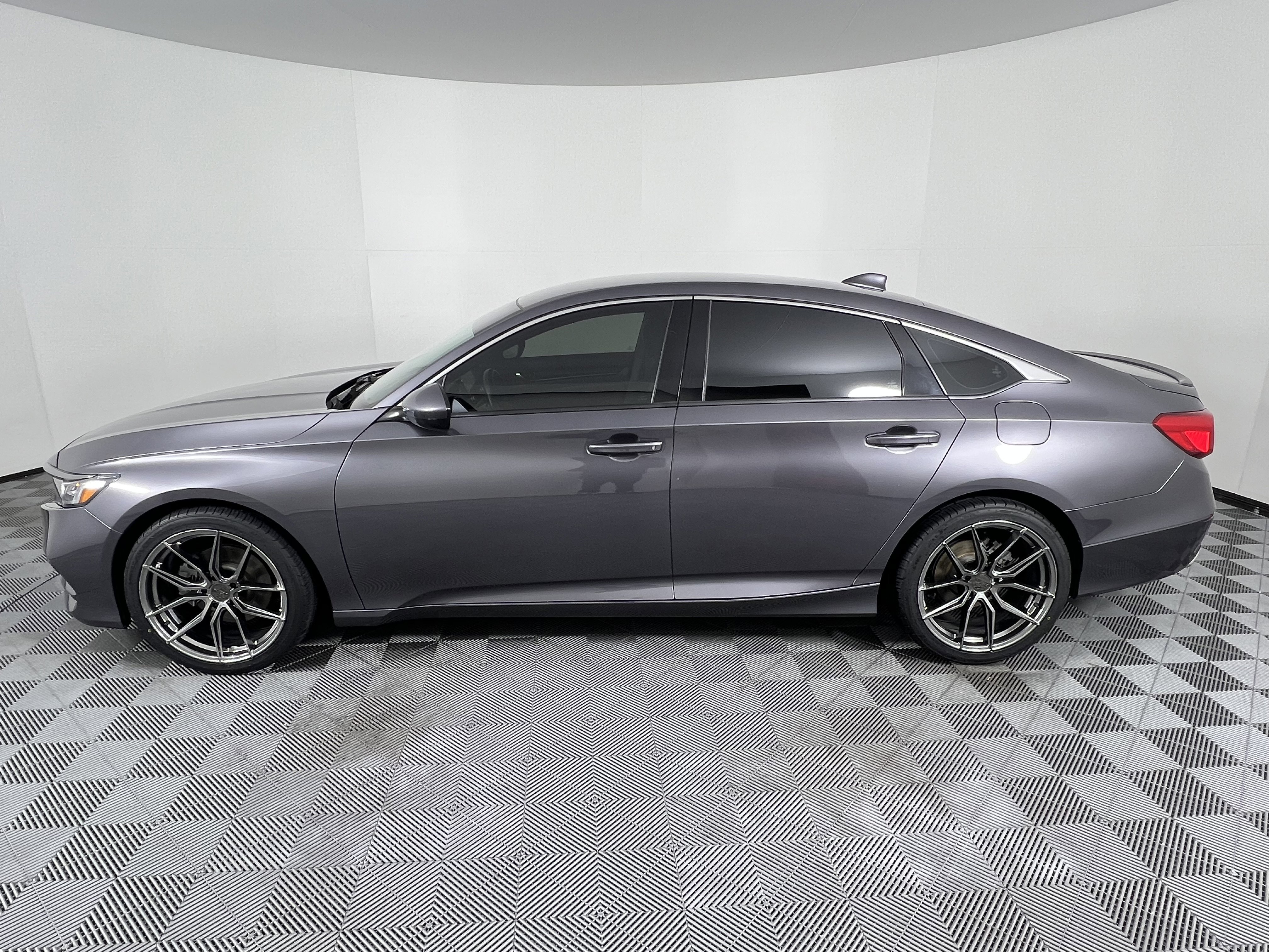 Used 2018 Honda Accord Sport image 9