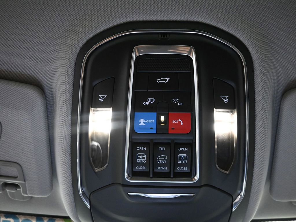 Used 2023 Jeep Grand Cherokee 4WD 4xe w/ Luxury Tech Group II image 17