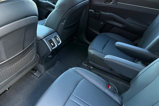 New 2026 Kia Sorento EX w/ EX Premium Package FWD image 13