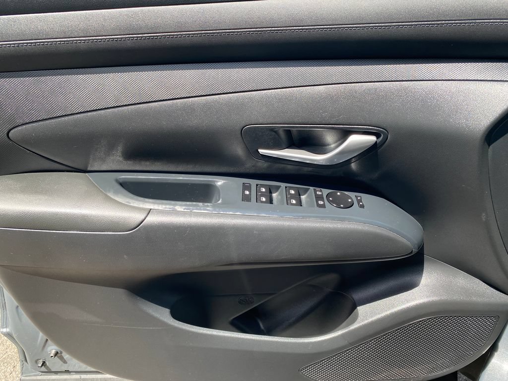 Certified 2025 Hyundai Tucson SE FWD image 12