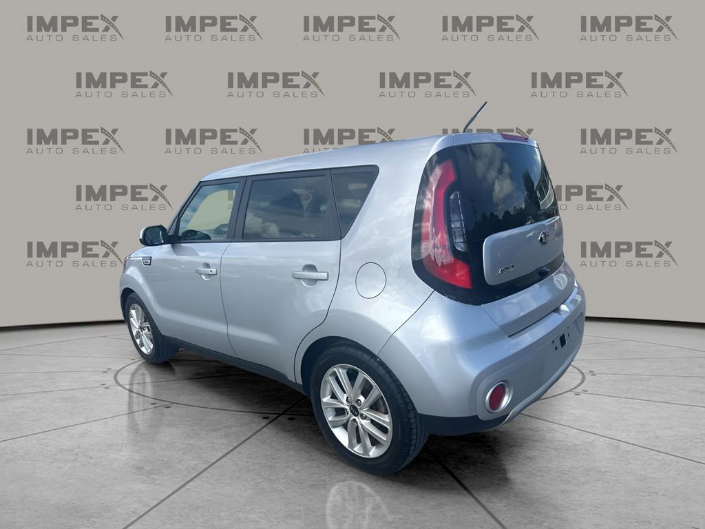 Used 2019 Kia Soul + image 3