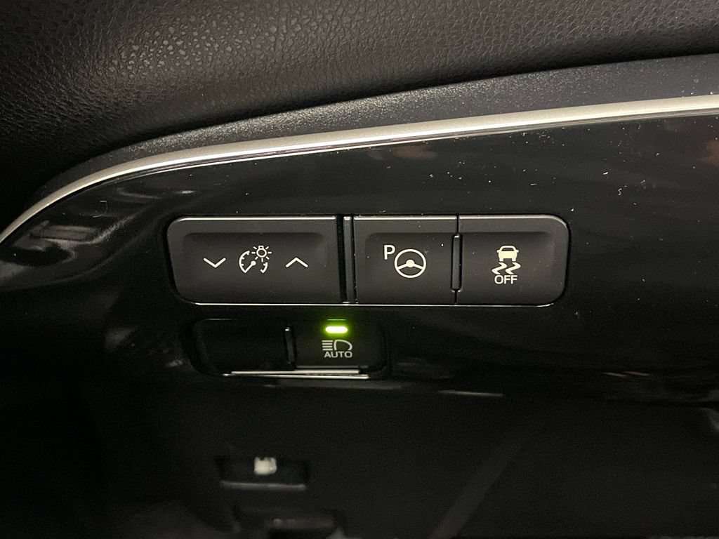 Certified 2019 Toyota Prius LE w/ Carpet Mat Package FWD image 28