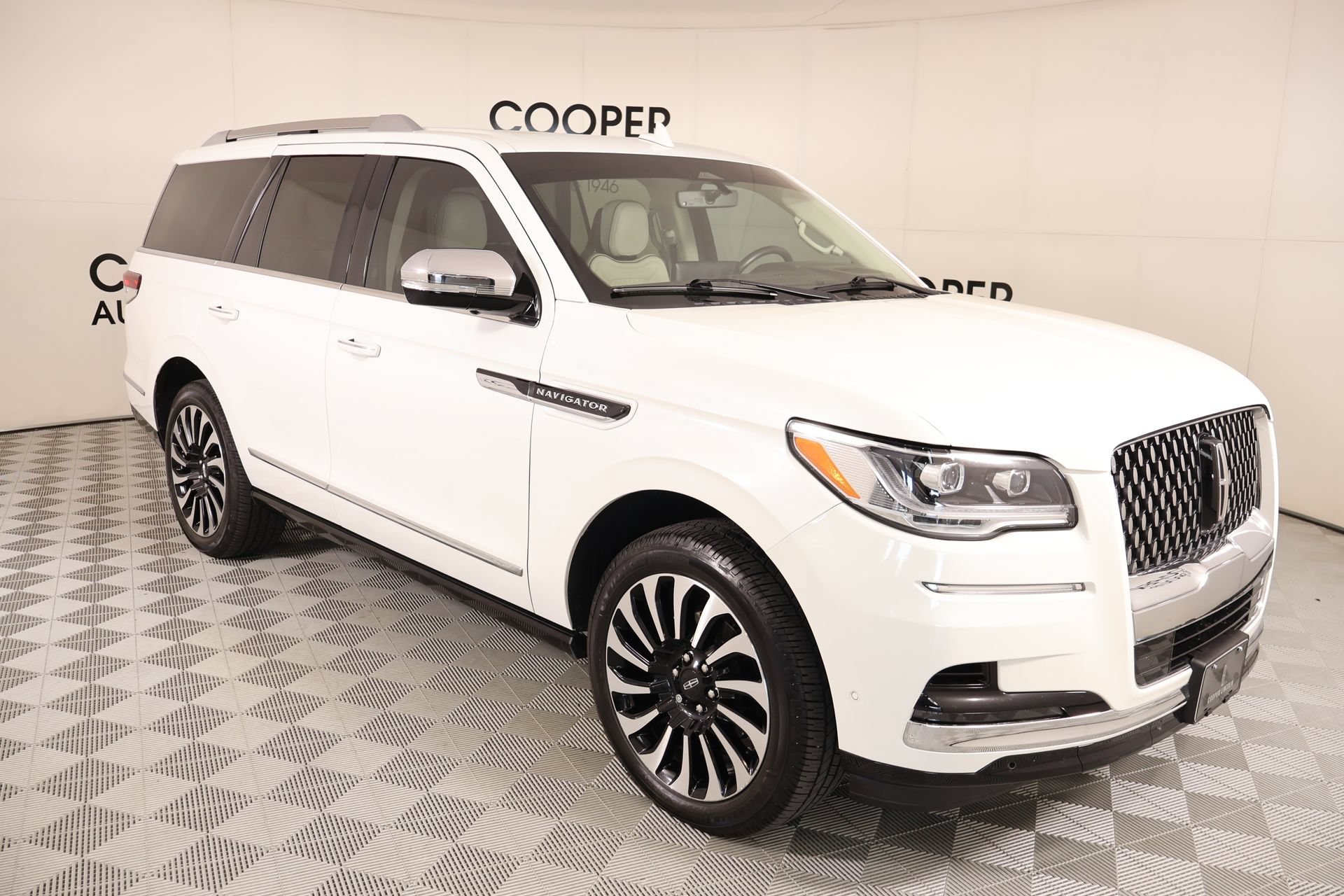 Used 2024 Lincoln Navigator Black Label AWD/4WD image 1