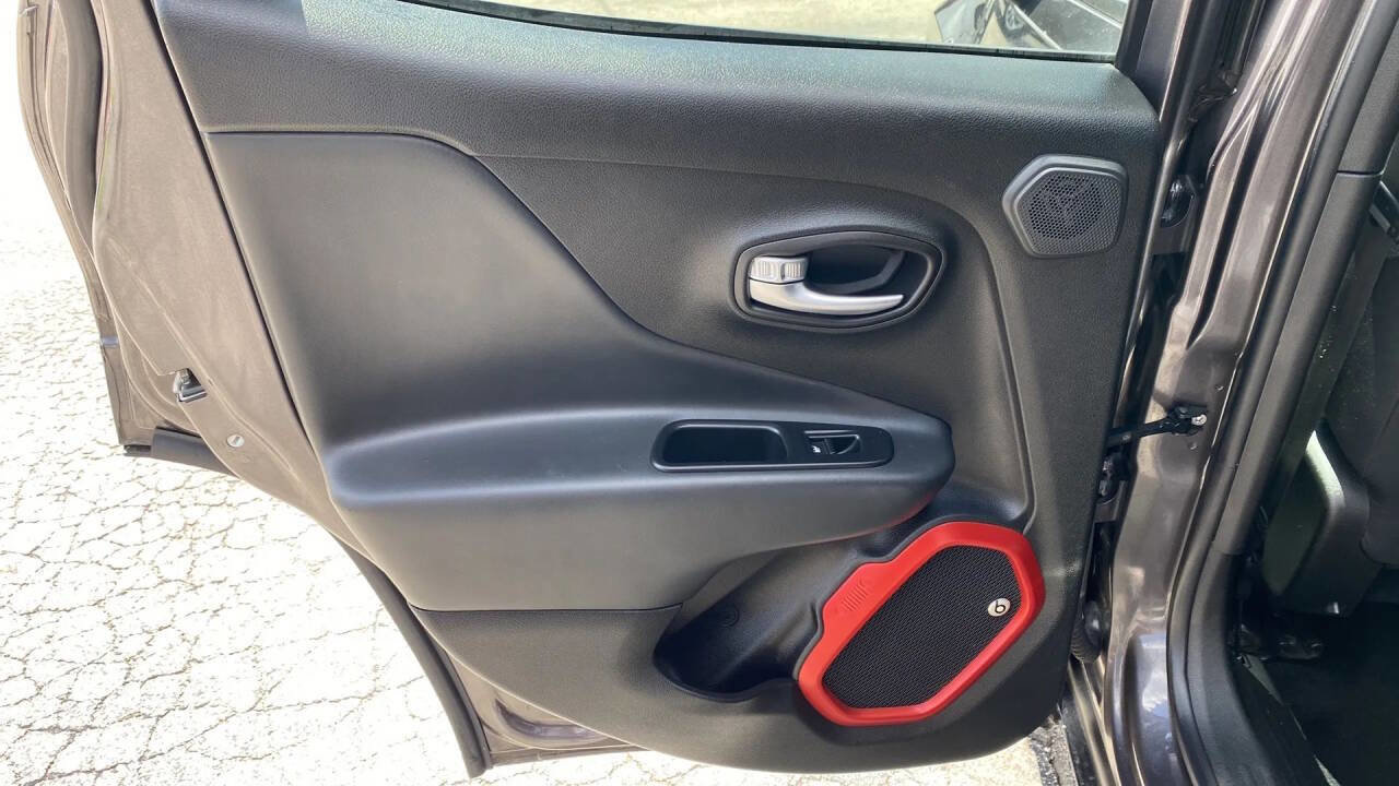 Used 2018 Jeep Renegade Trailhawk w/ Cold Weather Group II image 28