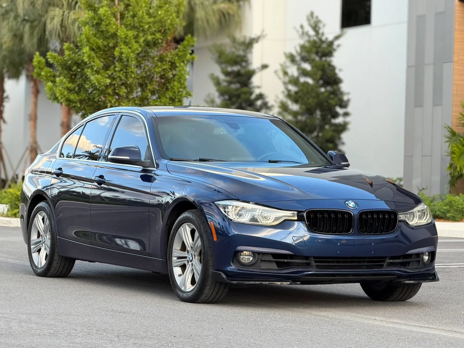 Used 2018 BMW 330i xDrive Sedan AWD/4WD image 1