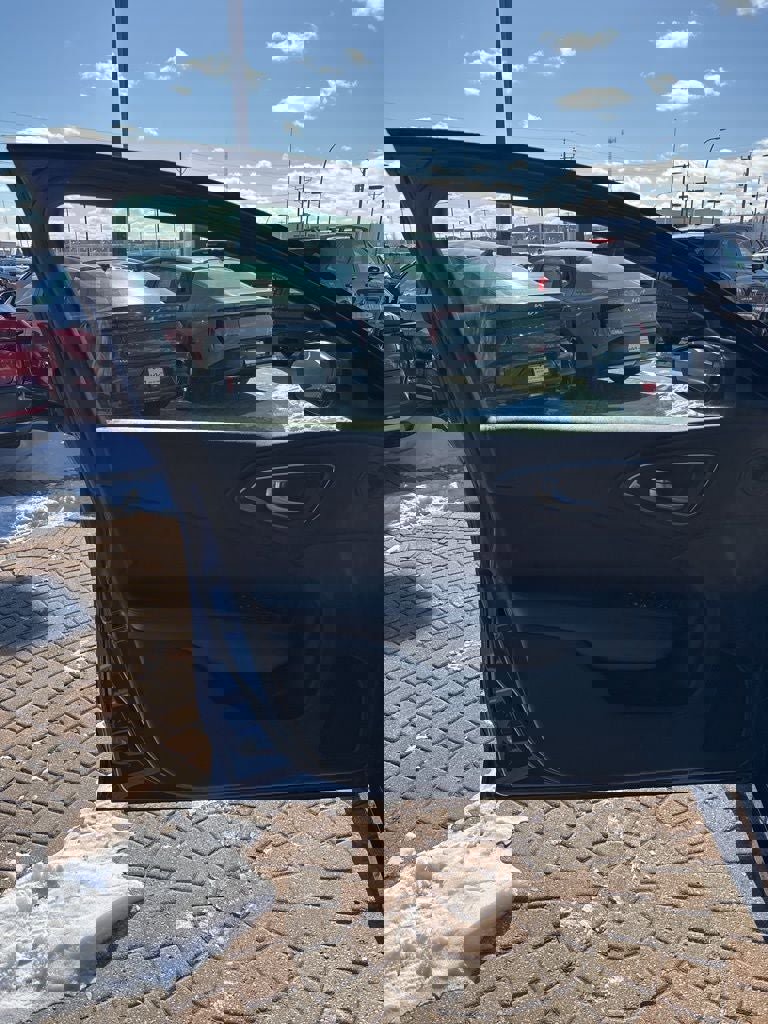 Used 2016 Chrysler 200 Limited w/ Convenience Group image 5