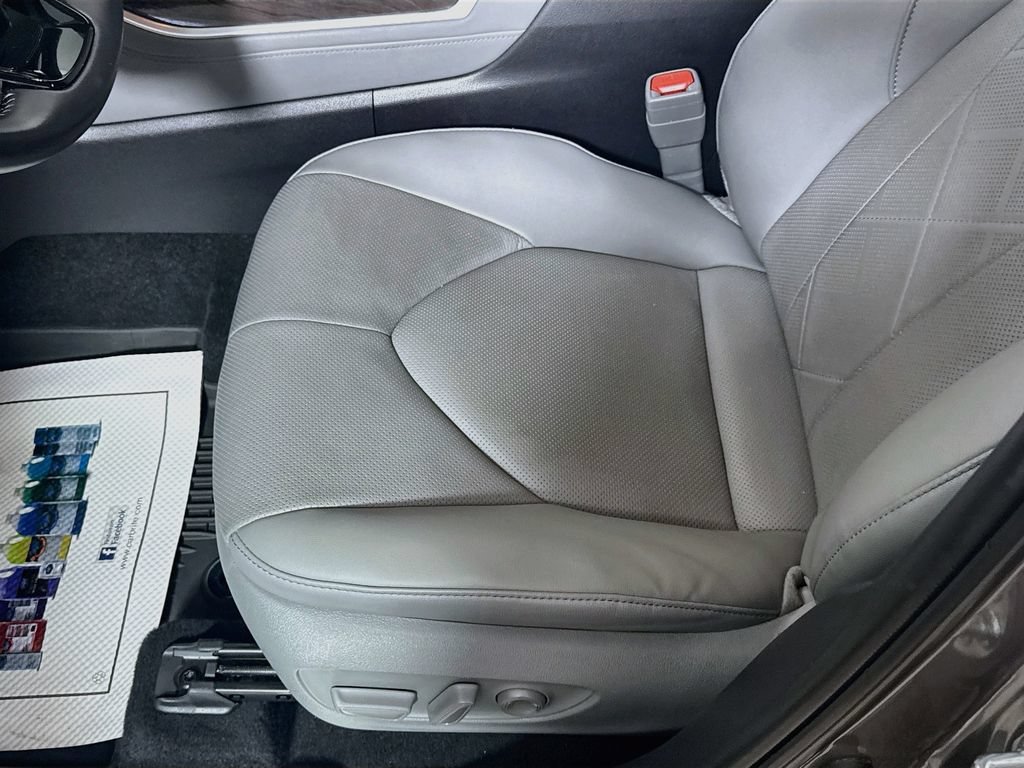 Certified 2025 Toyota Highlander Platinum AWD/4WD image 18
