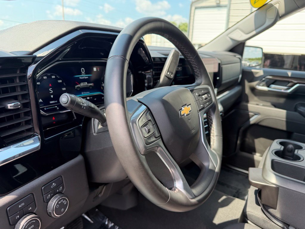 Used 2023 Chevrolet Silverado 1500 LT AWD/4WD image 17