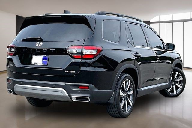 Certified 2025 Honda Pilot Touring image 6