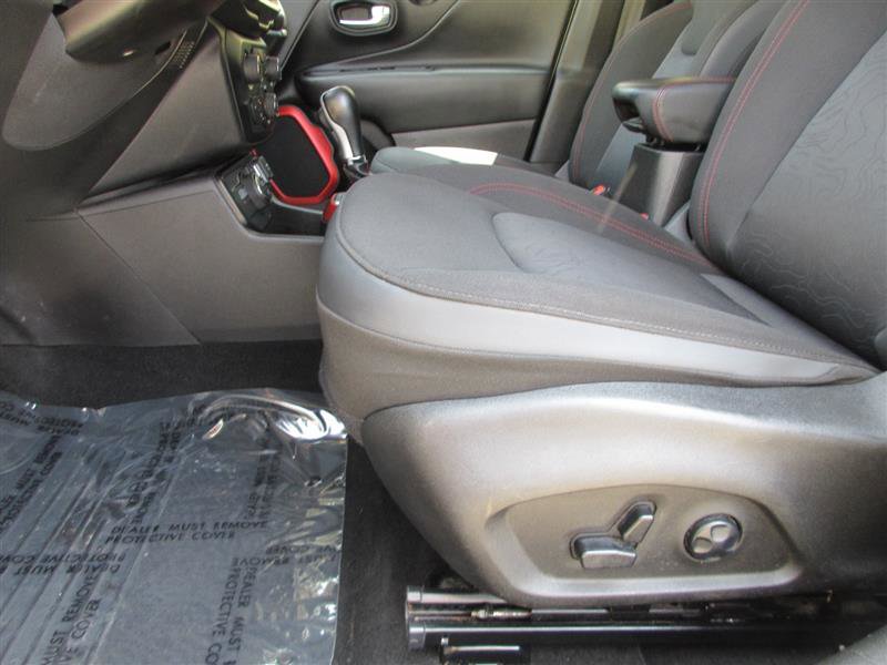 Used 2021 Jeep Renegade Trailhawk w/ Trailer Tow Group image 20