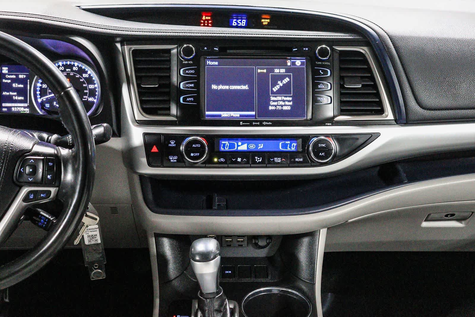 Certified 2019 Toyota Highlander Plus w/ Carpet Mat Package (TMS) FWD image 14