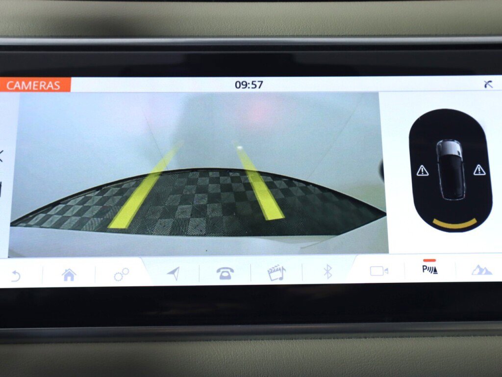 Used 2020 Land Rover Range Rover Sport HSE image 19