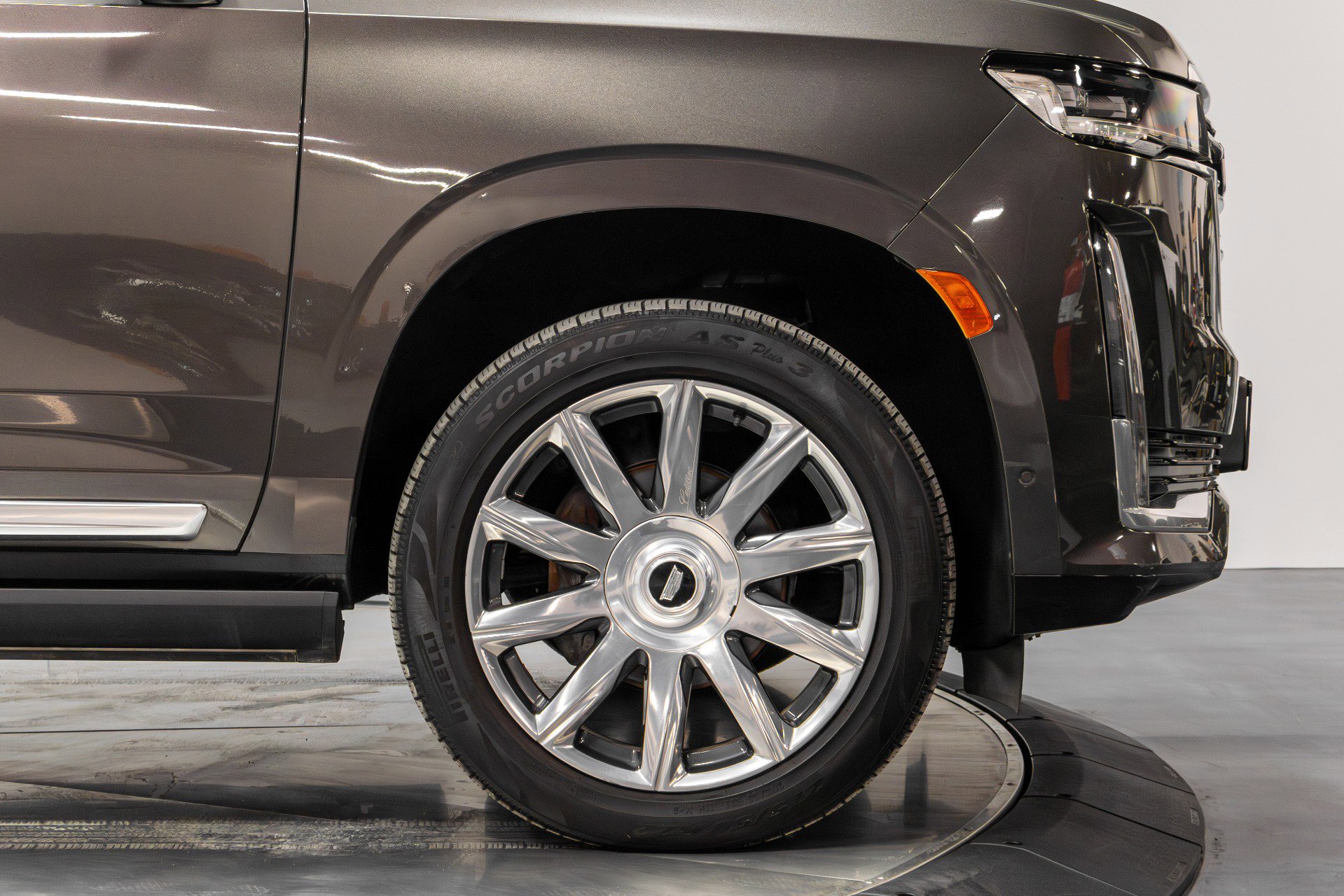 Used 2021 Cadillac Escalade ESV Premium Luxury Platinum w/ Heavy-Duty Trailer Package image 16