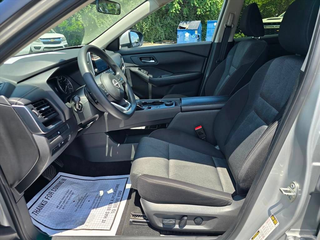 Used 2024 Nissan Rogue SV AWD/4WD image 11