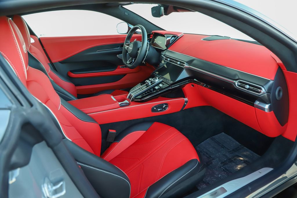 Used 2025 Aston Martin V8 Vantage Coupe image 31