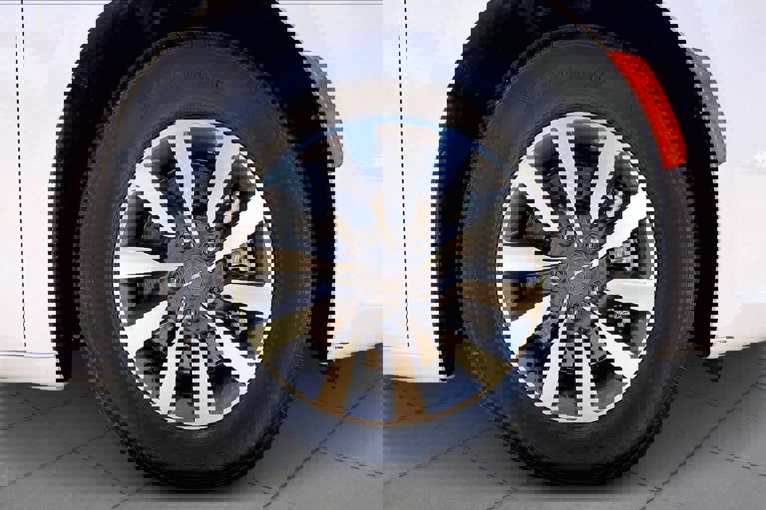 Used 2023 Chrysler Pacifica Touring-L image 11