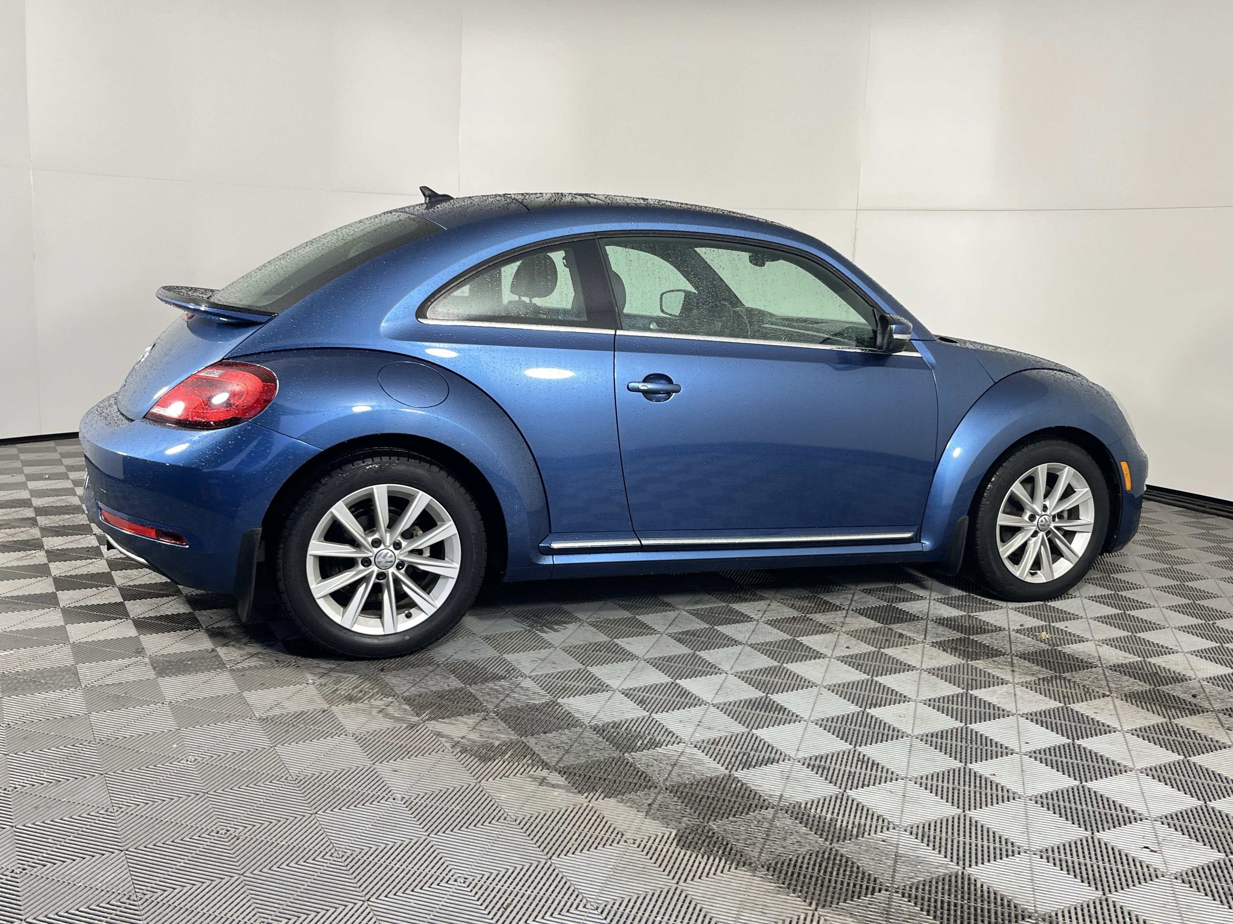 Used 2019 Volkswagen Beetle 2.0T SE image 6