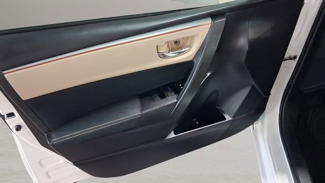 Used 2016 Toyota Corolla LE image 22