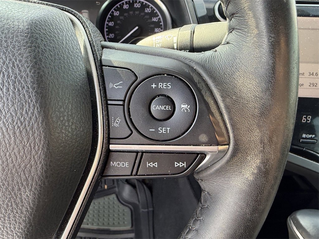 Used 2020 Toyota Camry XLE image 13