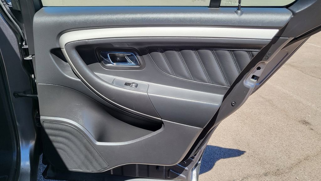 Used 2013 Ford Taurus SEL image 18