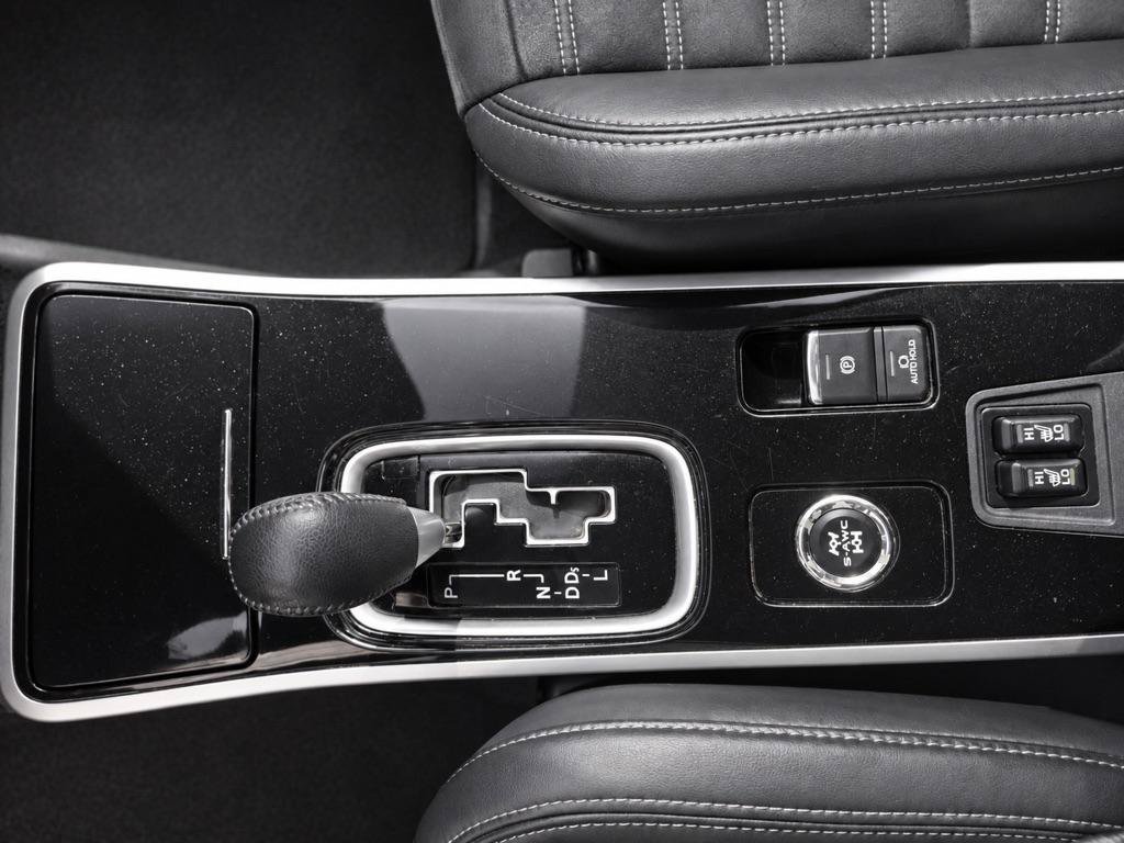 Used 2019 Mitsubishi Outlander SE AWD/4WD image 16