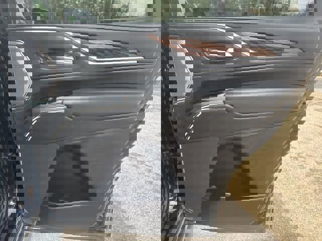 Used 2022 Cadillac Escalade Premium Luxury Platinum image 28