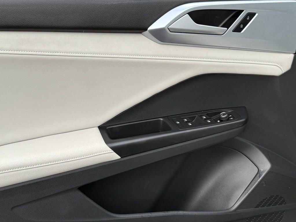 Used 2025 Volkswagen Taos SE image 10