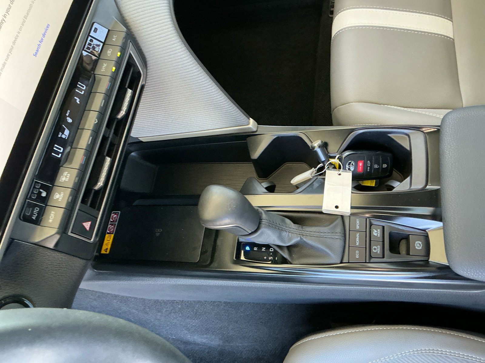 Used 2025 Toyota Camry SE image 15