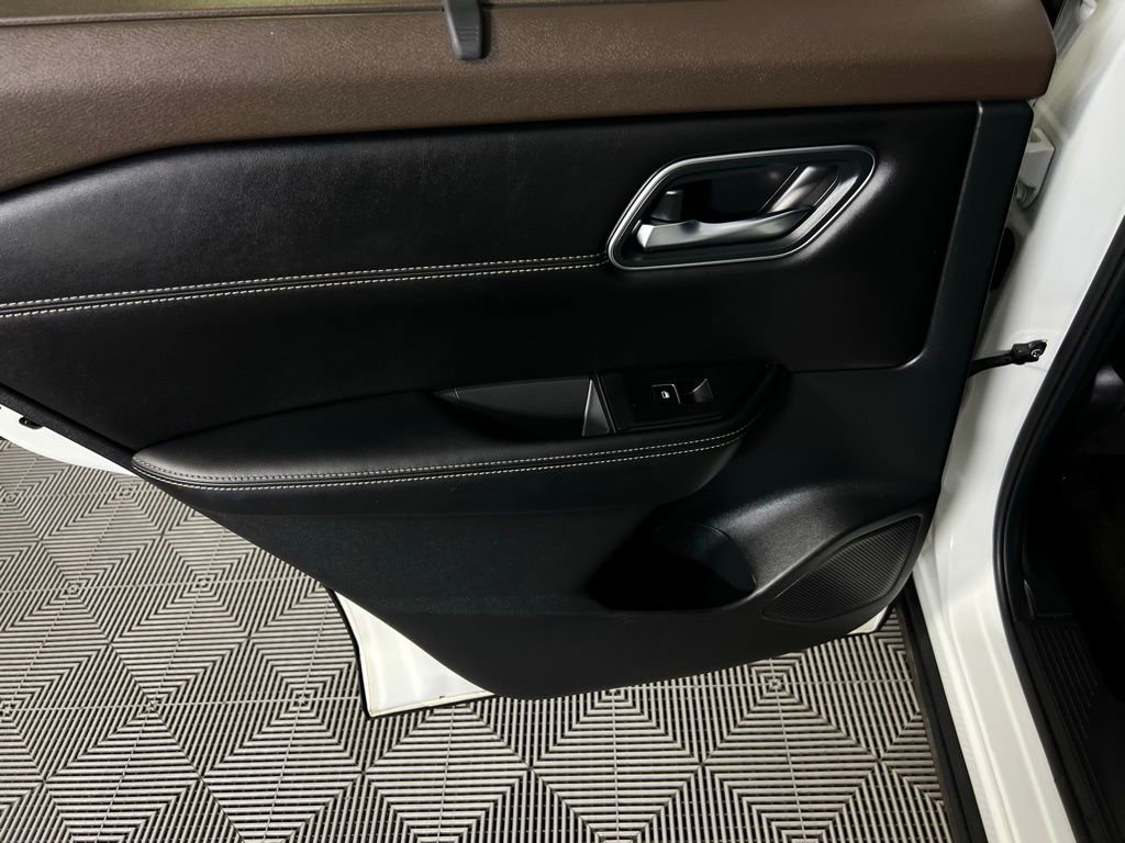 Used 2023 Nissan Rogue Platinum image 30