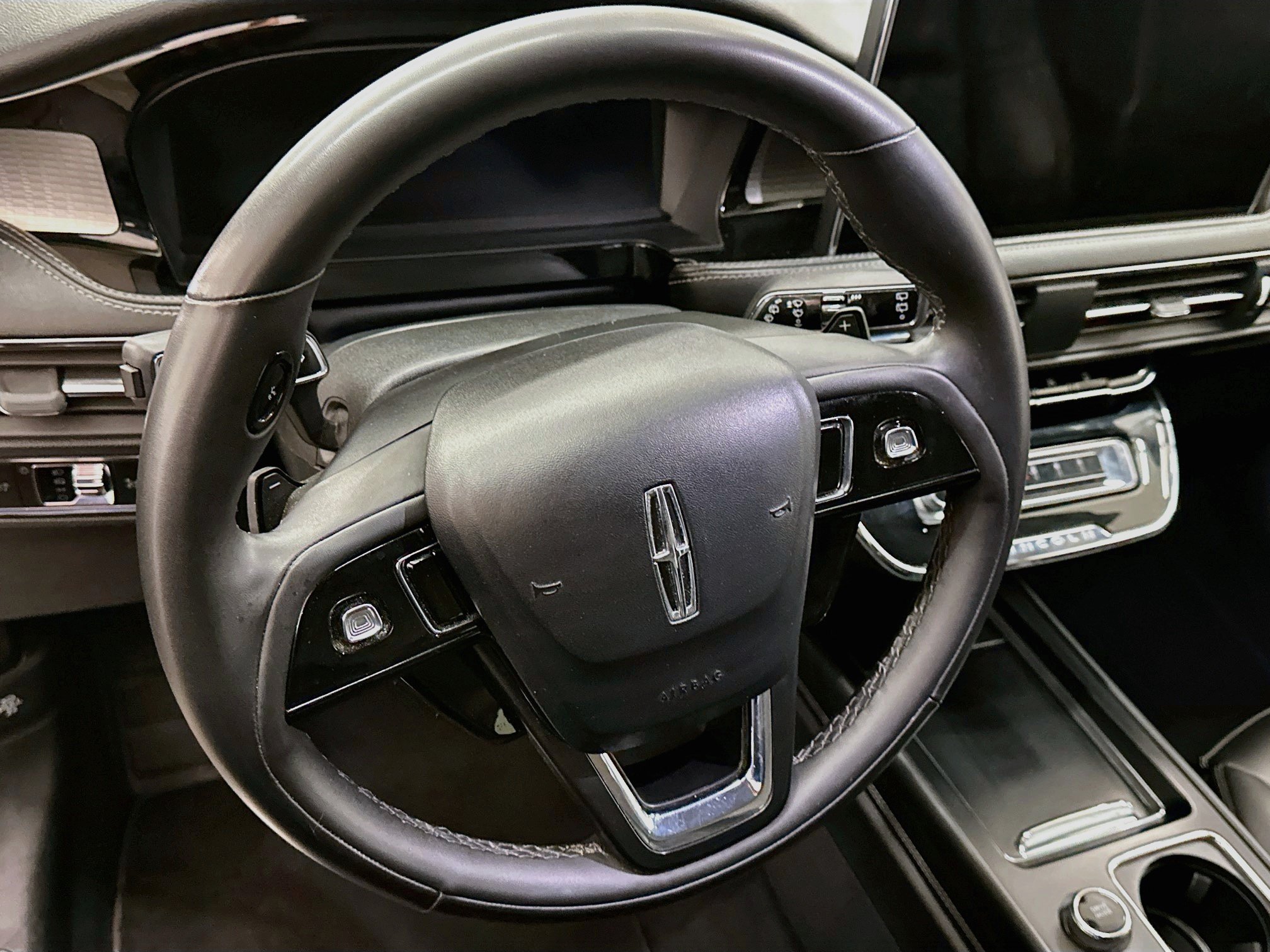 Used 2023 Lincoln Corsair AWD image 18