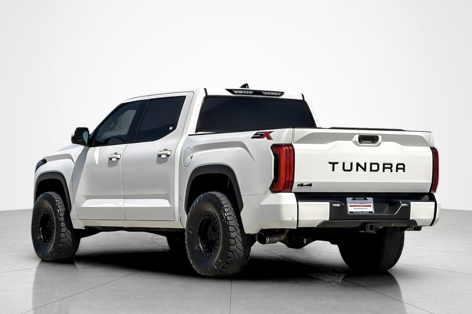 Used 2025 Toyota Tundra SR5 w/ SR5 Convenience Package AWD/4WD image 9