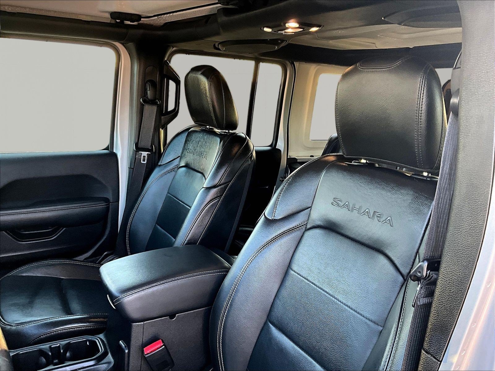 Used 2022 Jeep Wrangler Unlimited Sahara w/ Cold Weather Group AWD/4WD image 18