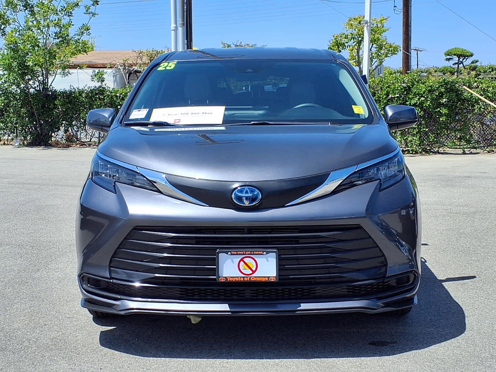 Certified 2025 Toyota Sienna LE FWD image 2
