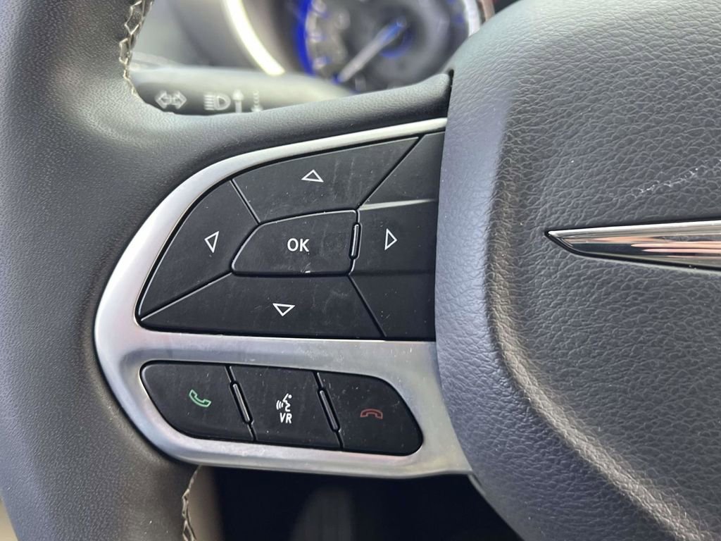 Used 2023 Chrysler Pacifica Touring-L image 30