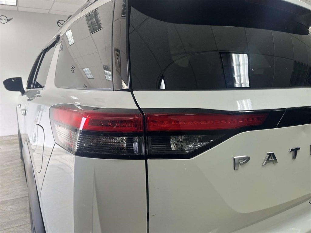 Used 2022 Nissan Pathfinder SV image 12