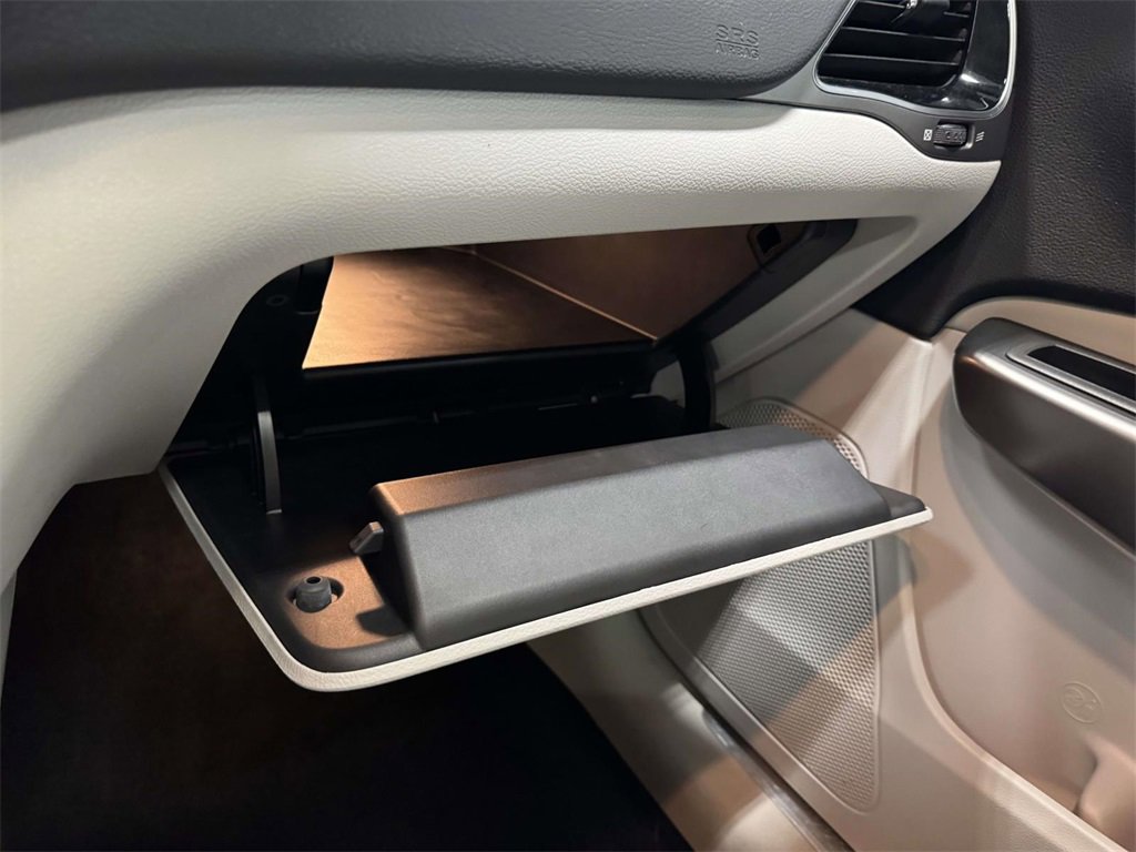 Used 2021 Jeep Cherokee Limited image 31