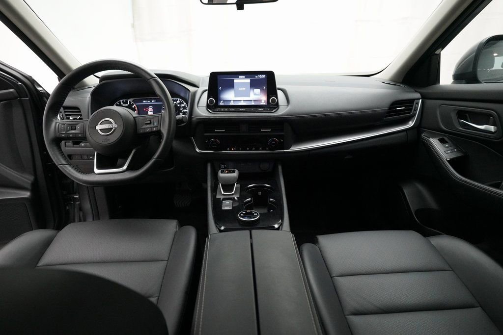 Used 2024 Nissan Rogue SV w/ SV Premium Package image 5