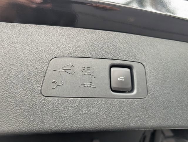 Used 2020 Lincoln Corsair FWD w/ Rear Removable Package Tray image 20