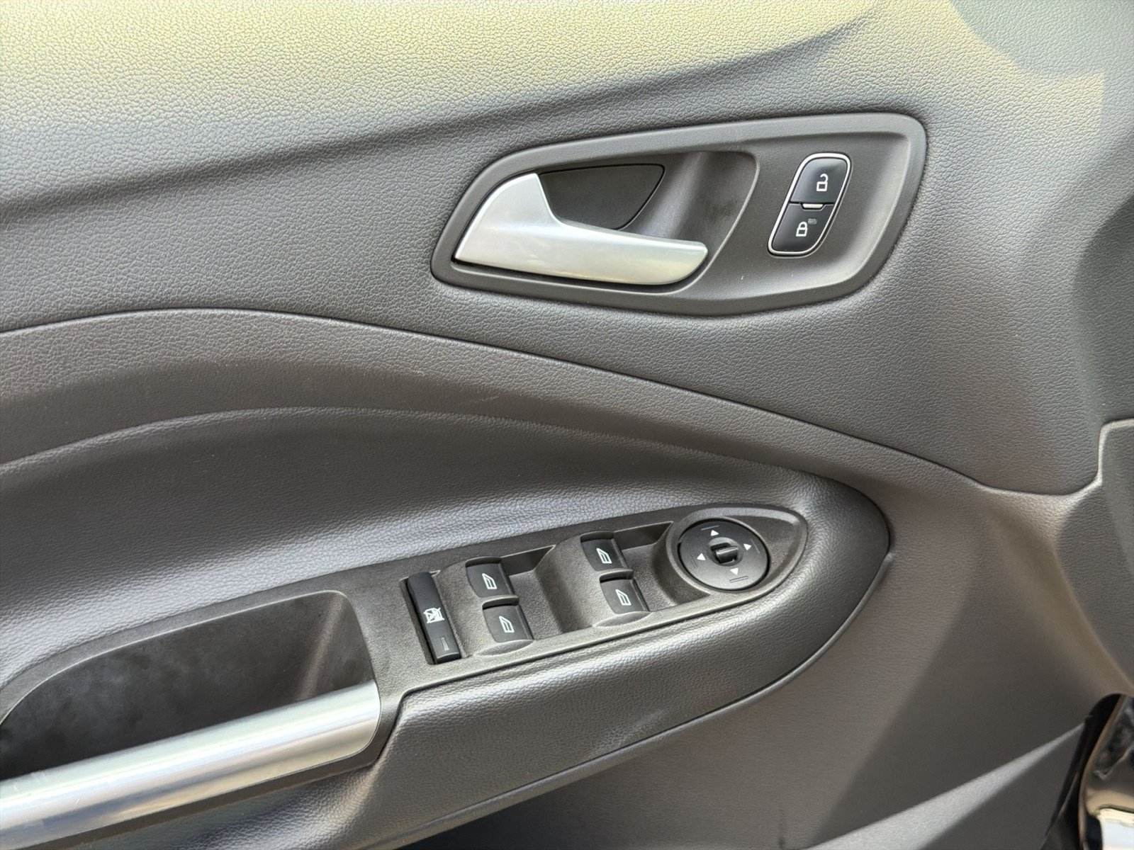 Used 2017 Ford Escape SE FWD image 15