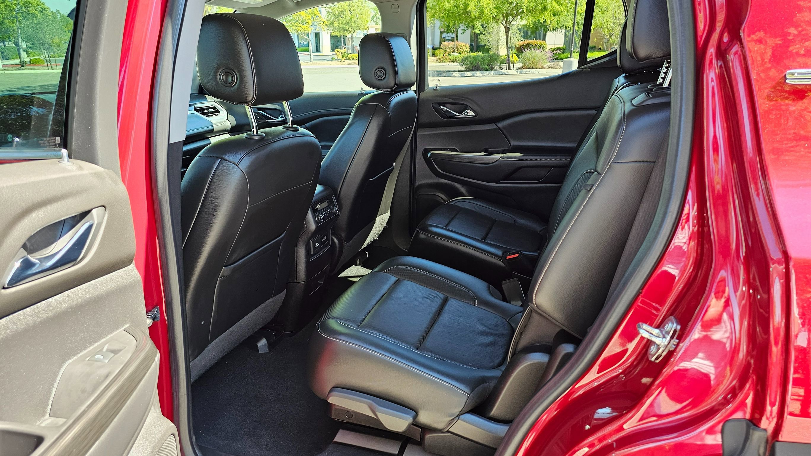 Used 2020 GMC Acadia SLT image 16