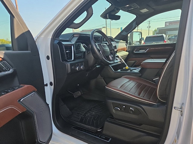 Used 2024 GMC Sierra 3500 Denali Ultimate AWD/4WD image 11