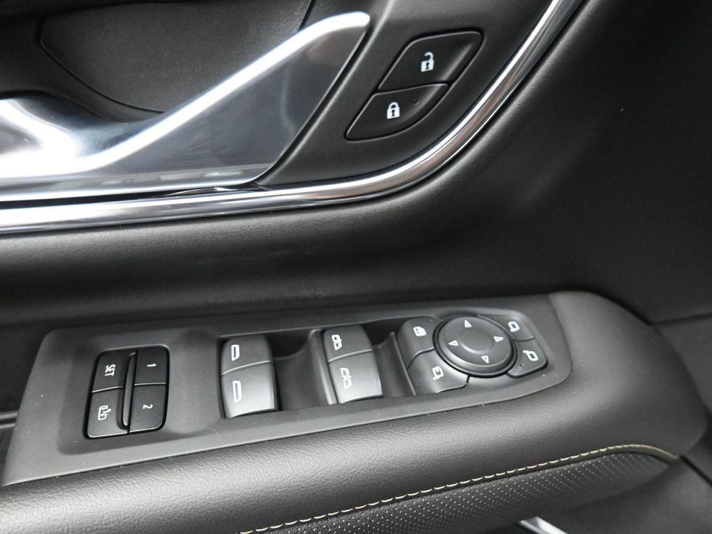 Used 2023 GMC Yukon XL SLT image 30