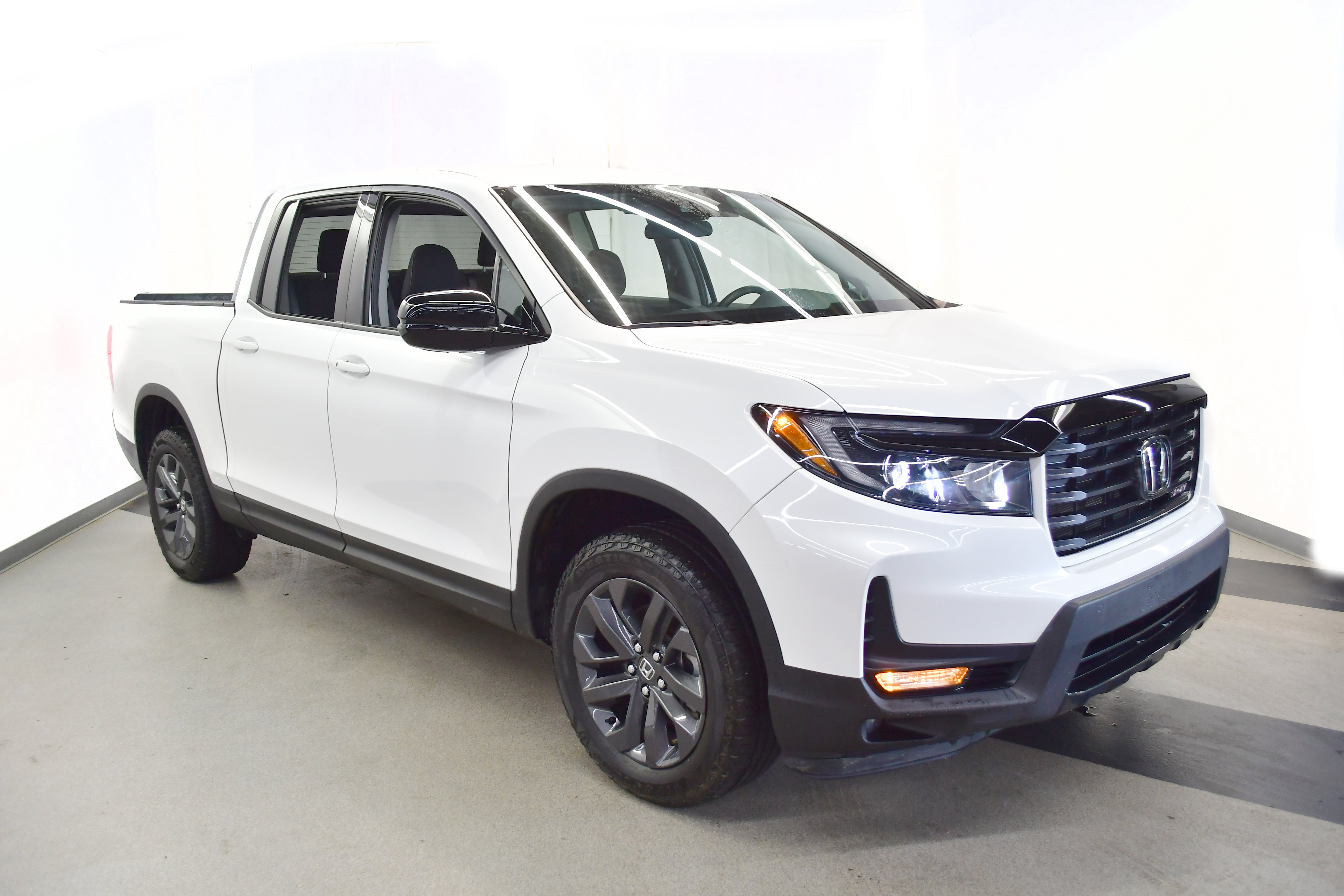 Used 2023 Honda Ridgeline Sport image 2
