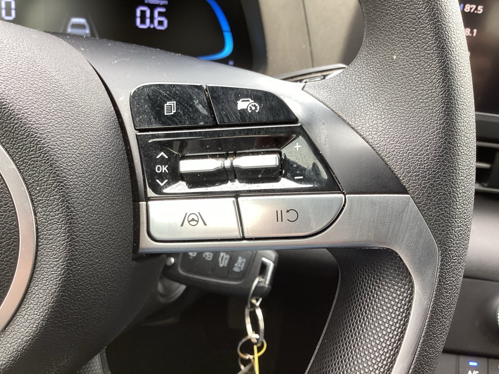 Used 2025 Hyundai Elantra SE w/ Cargo Package FWD image 31